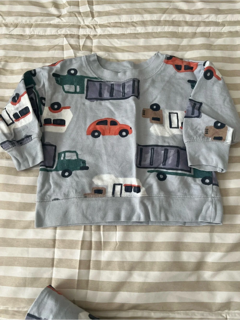 Carters baby boy outfit size 9 months